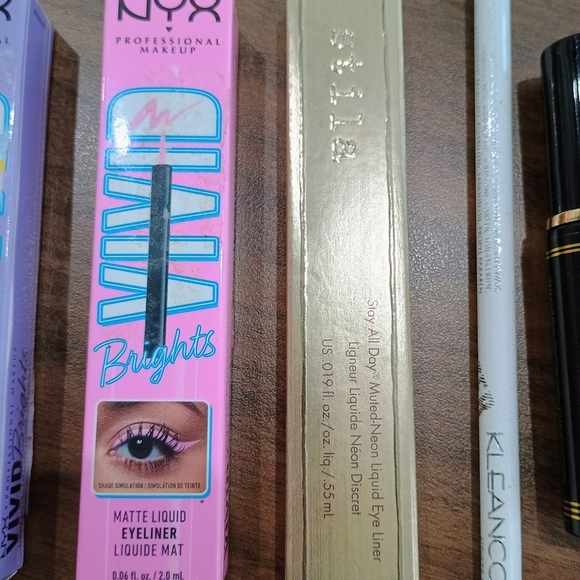 Make Up  Bundle.  4 Eyelines and 1 Black mascara - Picture 3 of 5